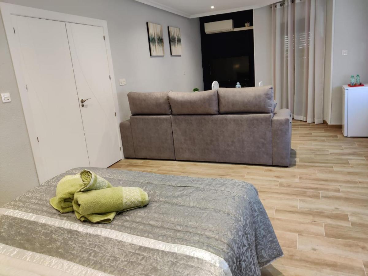 Duerme A Gusto - Tu Habitacion Acogedora En Torredonjimeno 외부 사진
